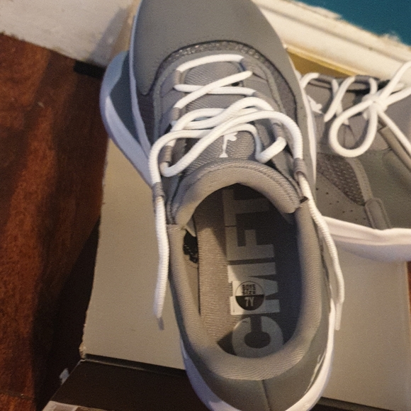 Air Jordan 11 CMFT Low (GS)  Patent Cool Grey CZ - Picture 6 of 7